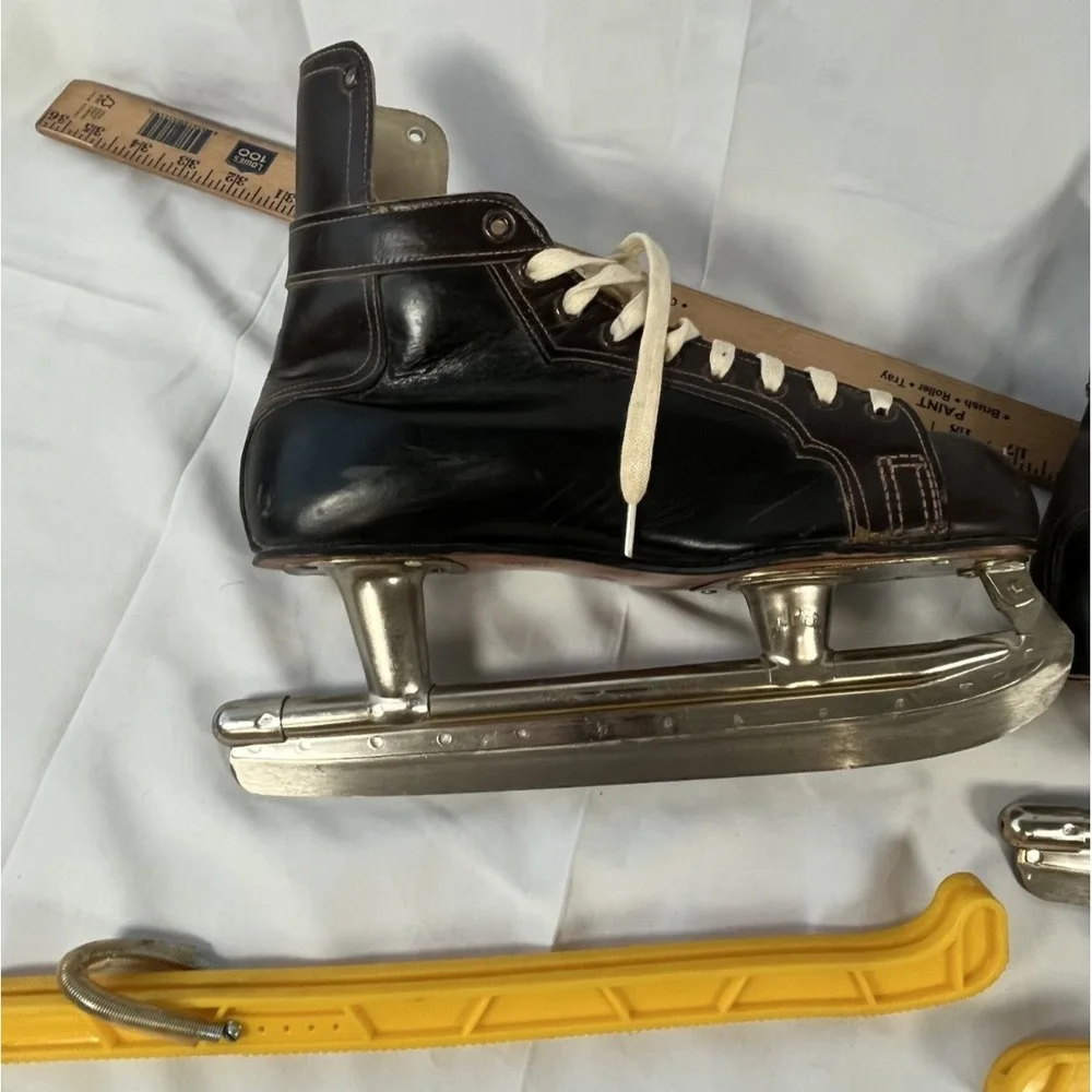 Vintage Canadian‎ Ice Skates Size 8 Brown Leather